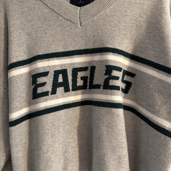 Abercrombie & Fitch Gray V-Neck Sweater with Eagles Design - Picture 5 of 7
